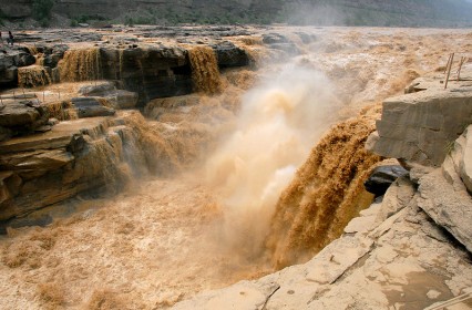800px Hukou Waterfall
