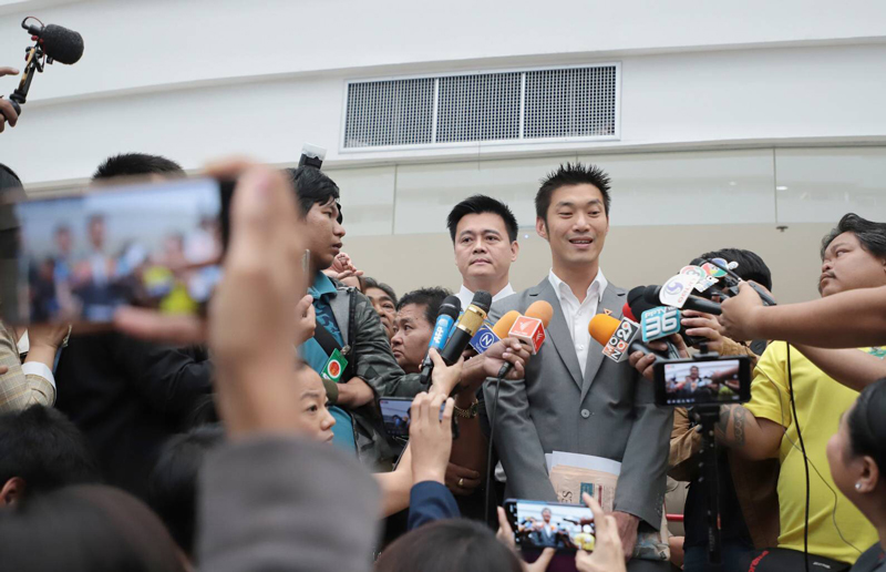 PIC ธนาธรใหการอก 2