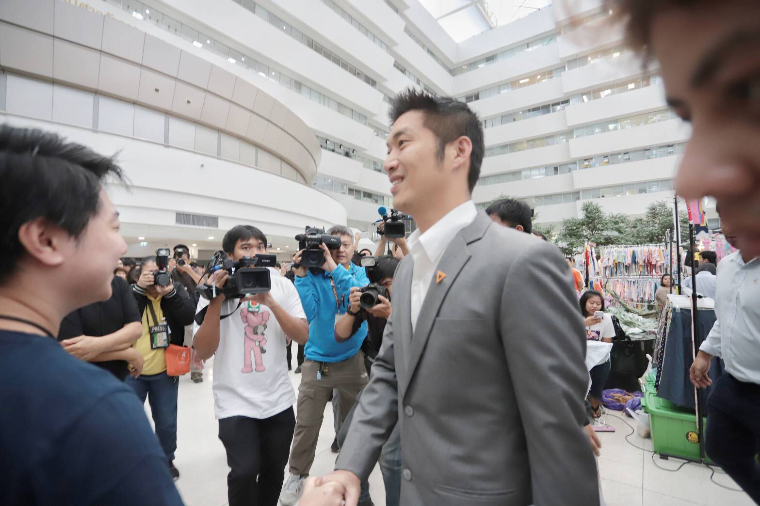 PIC ธนาธรใหการอก 3