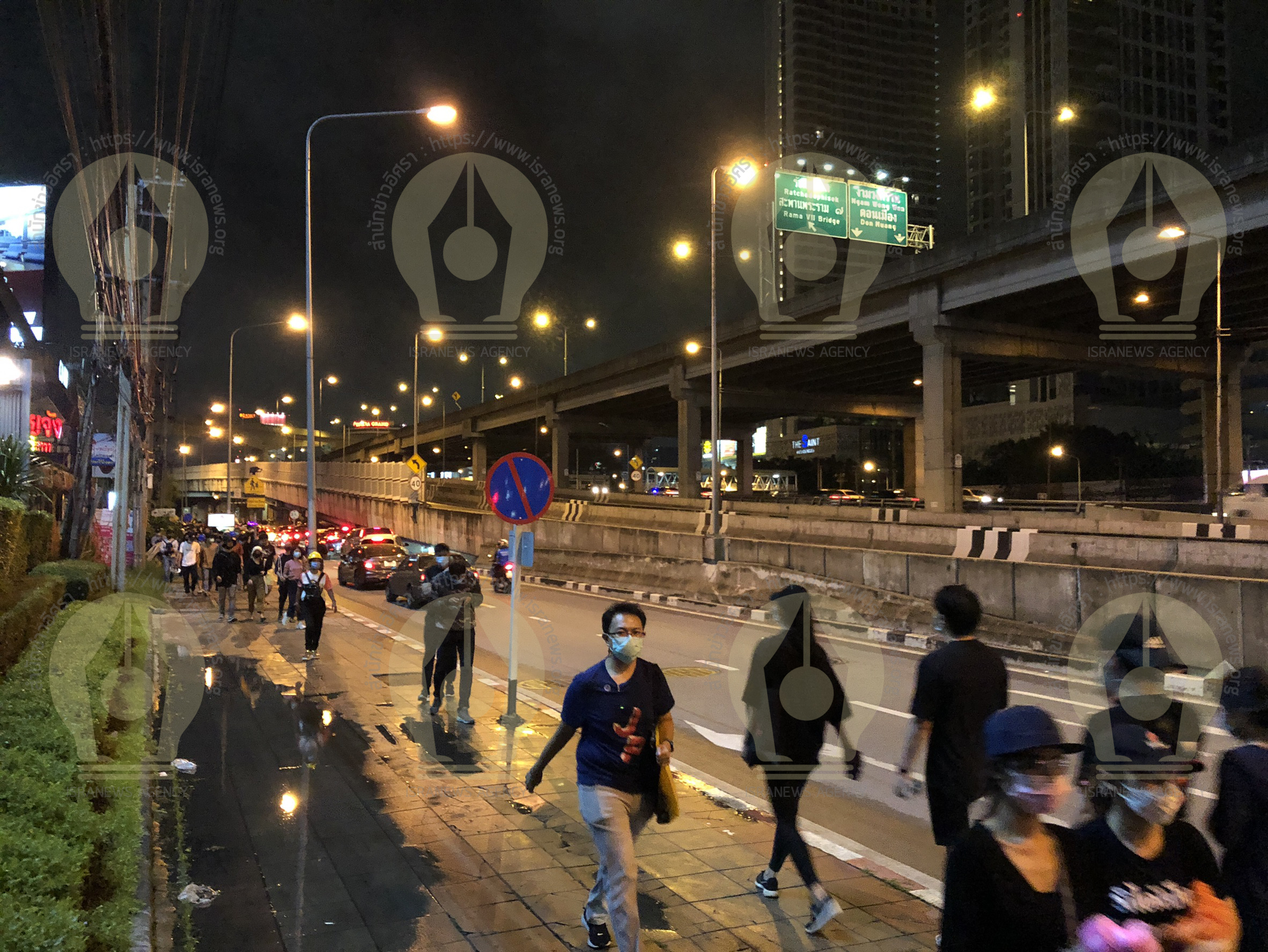 PIC ม็อบวันที่สาม 12