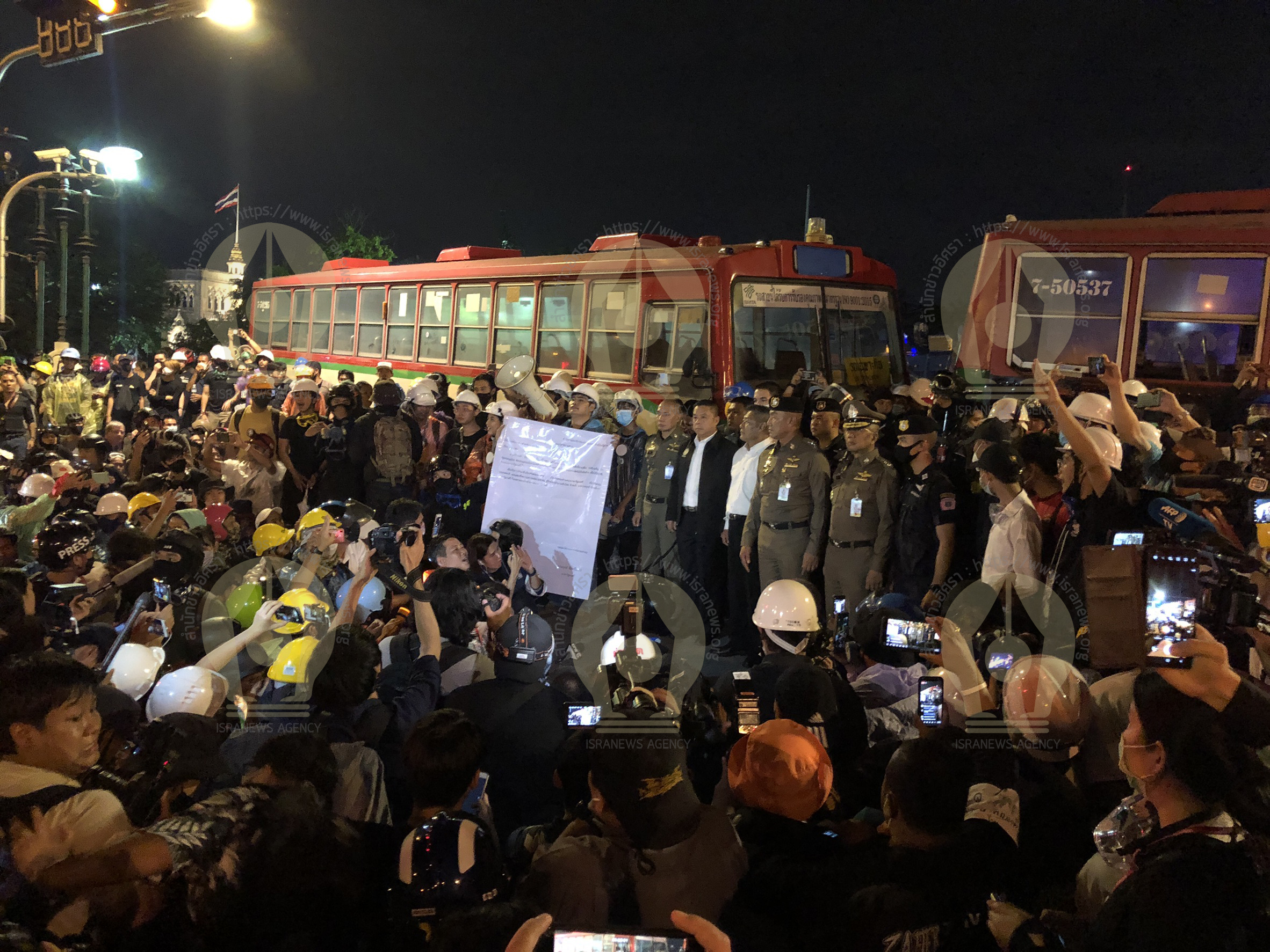 PIC ม็อบไปทำเนียบ 10