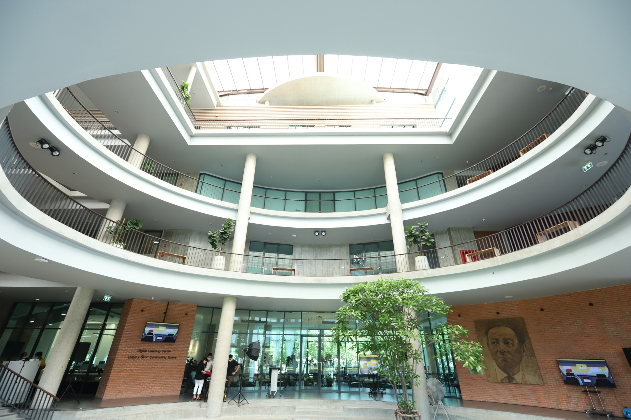 SKY จับมือ TU เดินหน้าสนับสนุนการศึกษา 2