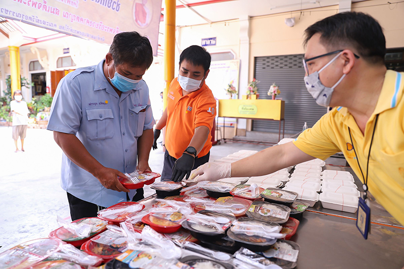 ซีพี ออลล์สมทบทุนช่่วยพระ ประชาชน7