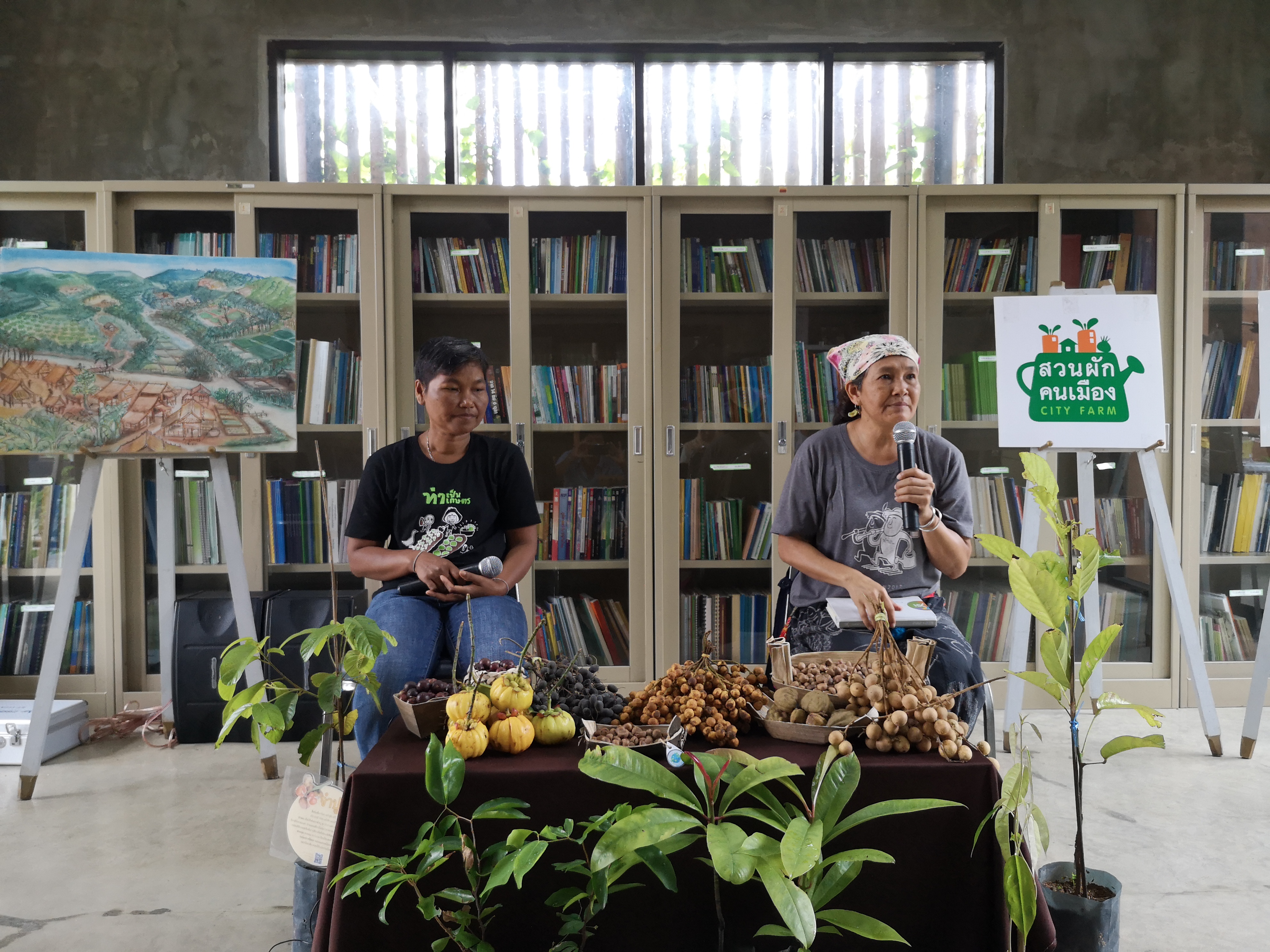 ซ้าย ณฐา ชัยเพชร ขวา ณัฑฐวรรณ