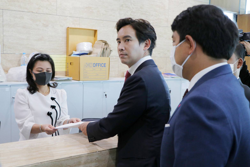 PIC ก้าวไกลยื่นญัตติด่วน 1