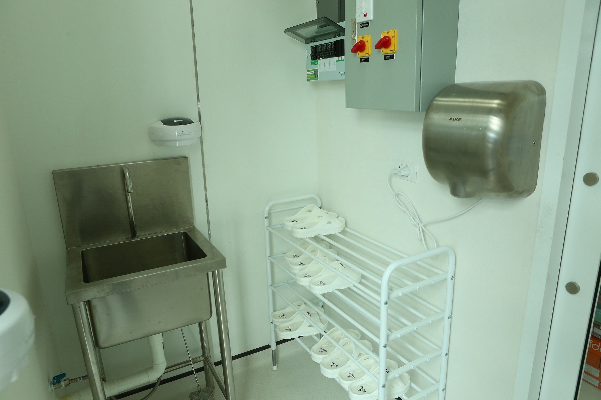 11 พื้นที่สำหรับเเพทย์ภายในนวัตกรรมห้องตรวจหาเชื้อและคัดกรองผู้ที่มีความเสี่ยง