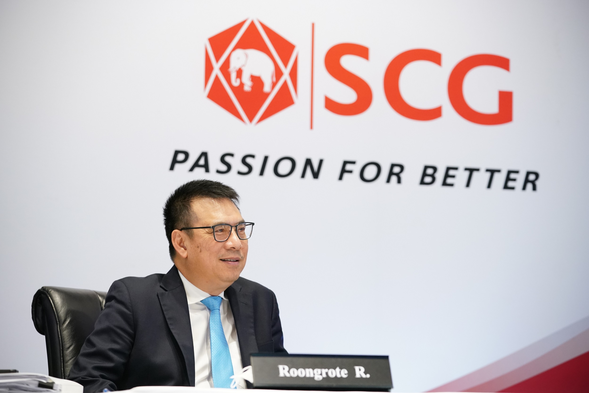 1 รุ่งโรจน์ รังสิโยภาส กรรมการผู้จัดการใหญ่ เอสซีจี