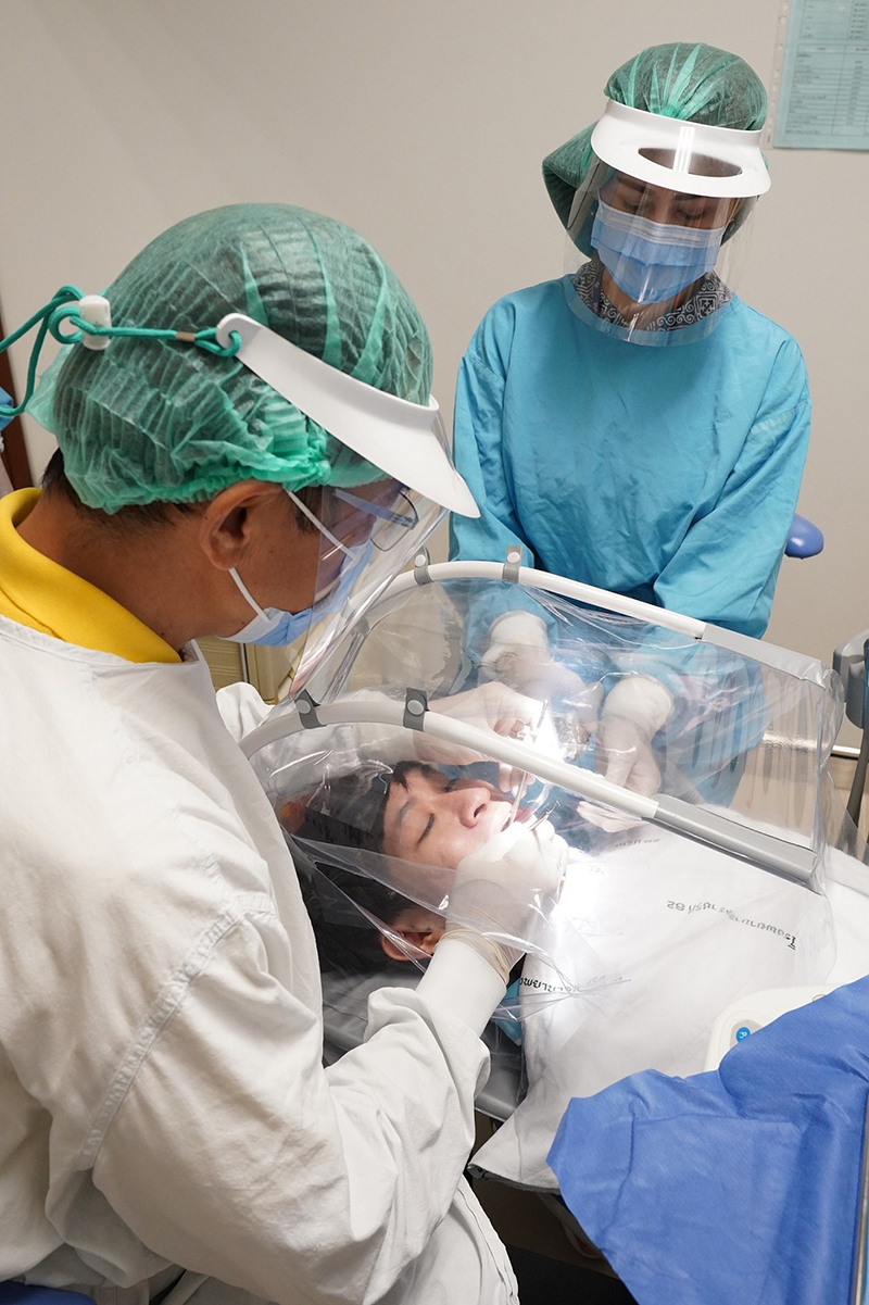 2 6 อุปกรณ์ครอบศีรษะคนไข้