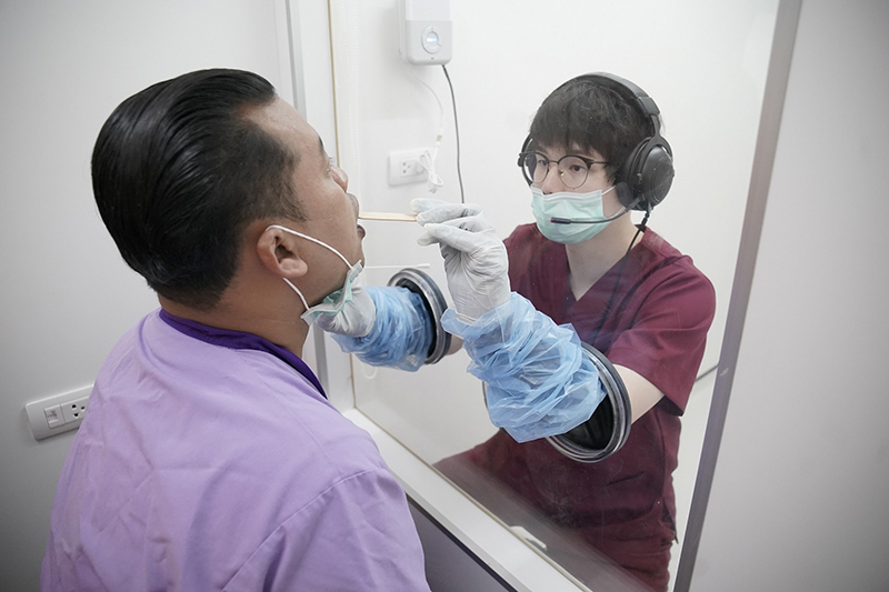 3 1 ภายห้องตรวจหาเชื้อพระราชทาน