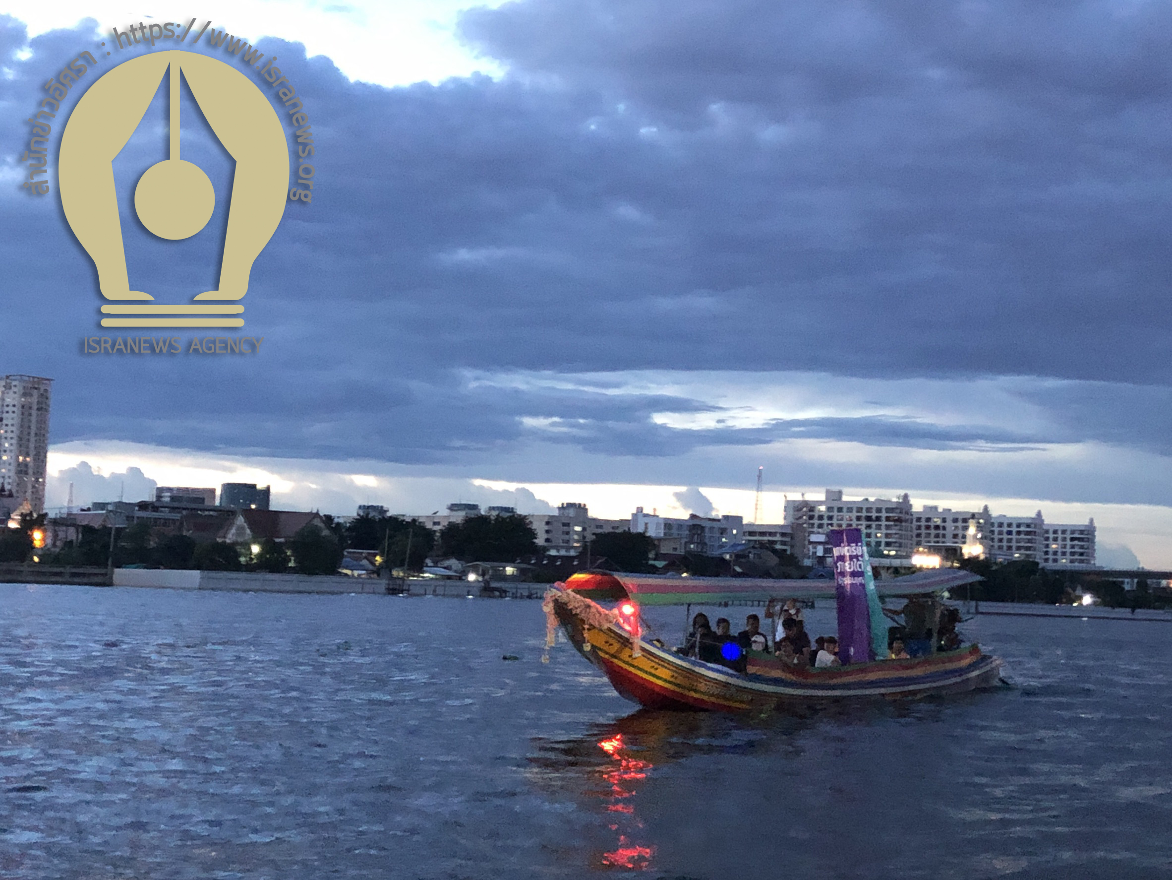 PIC มวลชนปักหลักสภา 2