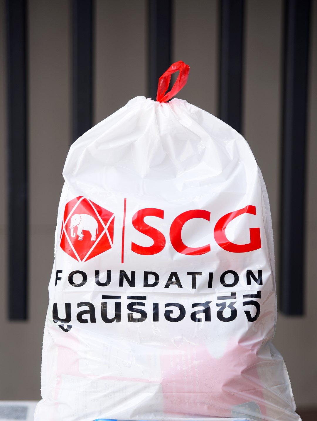 8 ถุงยังชีพ