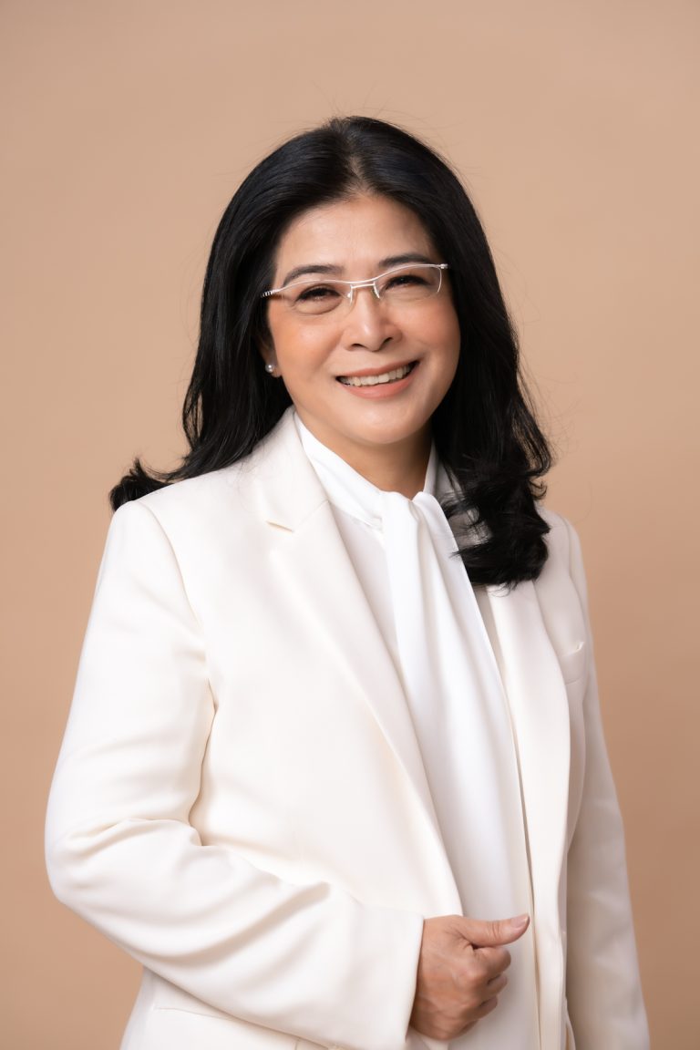 25640411 150 768x1152