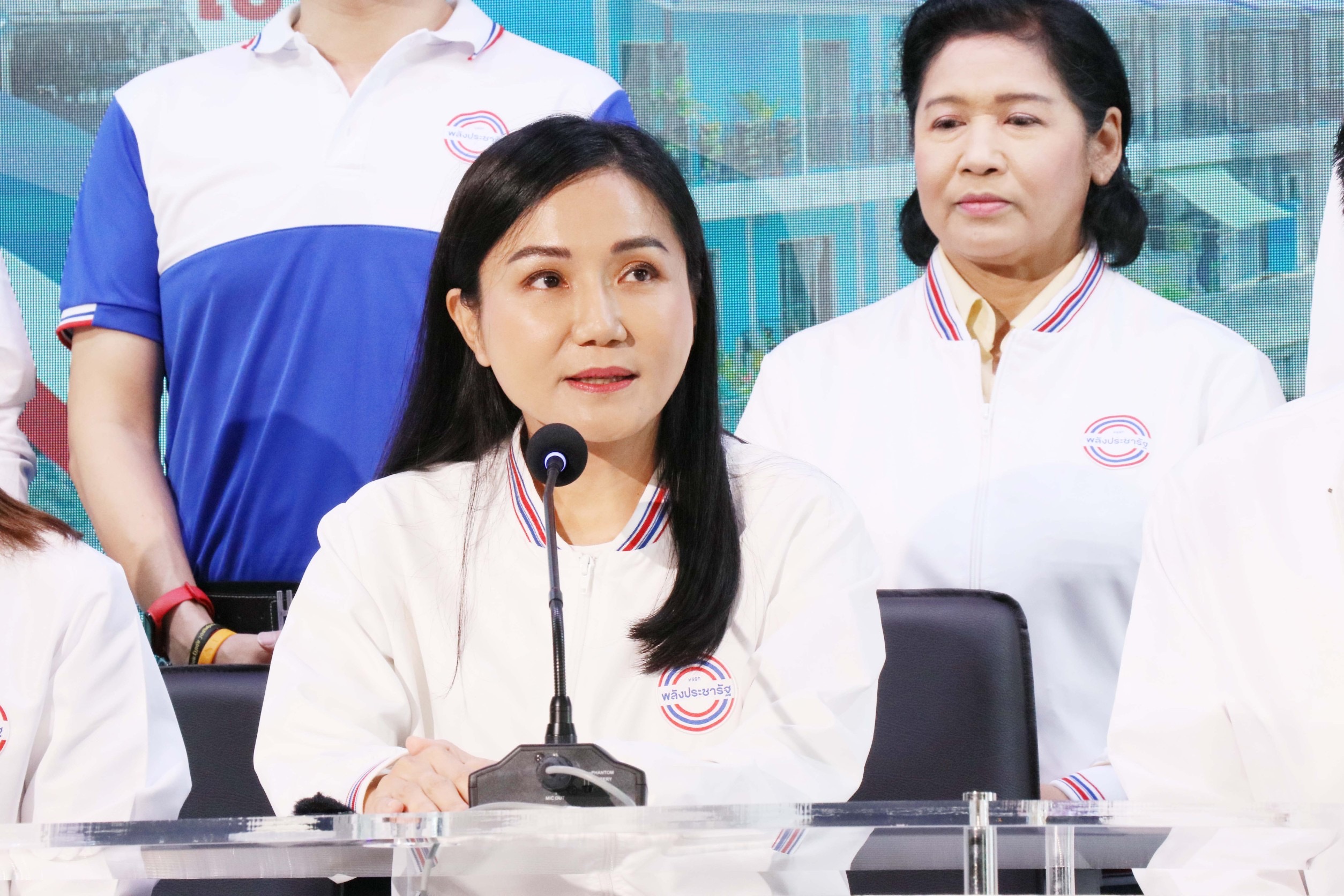 327F0779 58FA 493D A4DA A348A4B23759