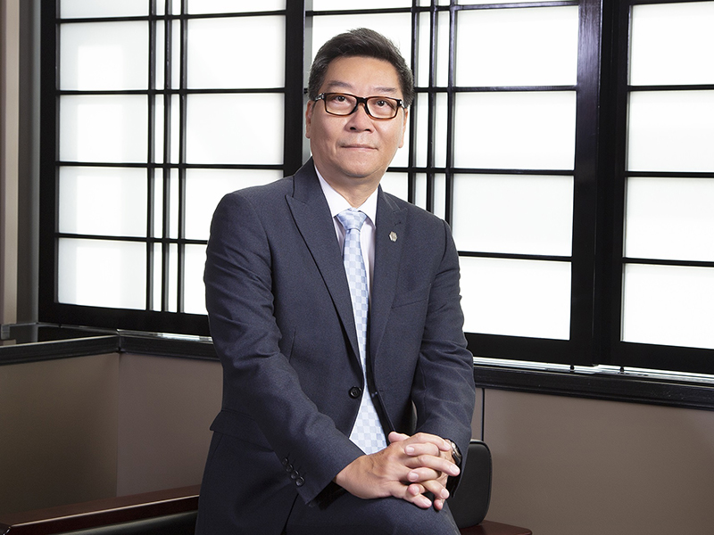 คุณวิชัย สินอนันต์พัฒน์ กรรมการ บริษัท ตรีเพชรอีซูซุเซลส์ จำกัด 1