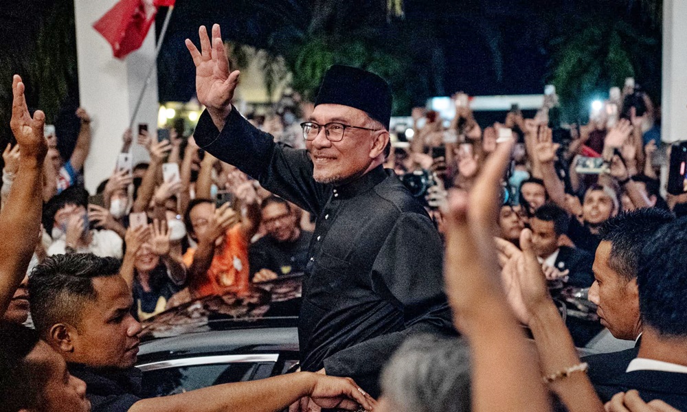 Sidang media pertama oleh Perdana Menteri ke-10 di Sungai Long Club House, 24 November 2022. - SADIQ ASYRAF
