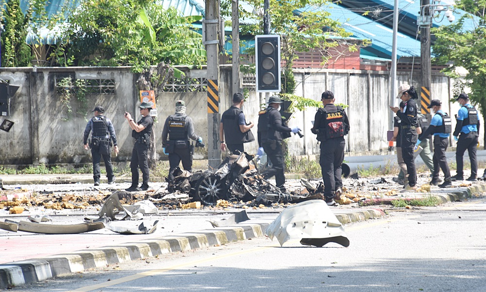 carbombintersection06081