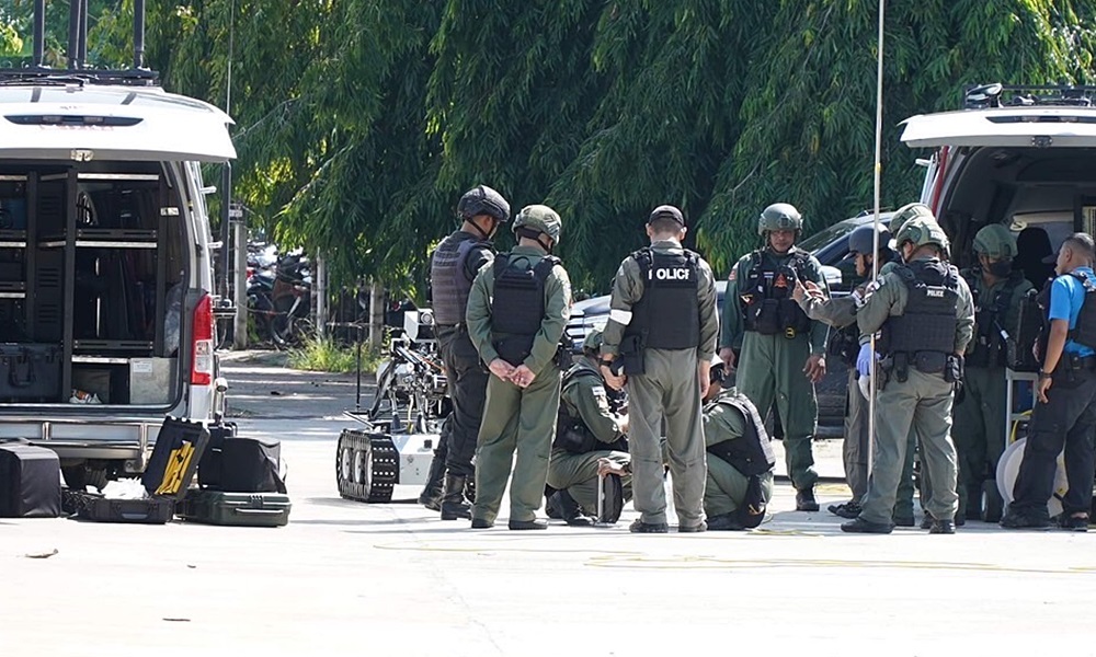 carbombintersection06083