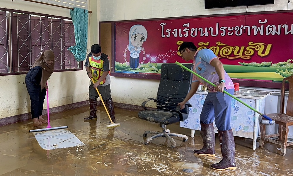 taweecleaningflood01014