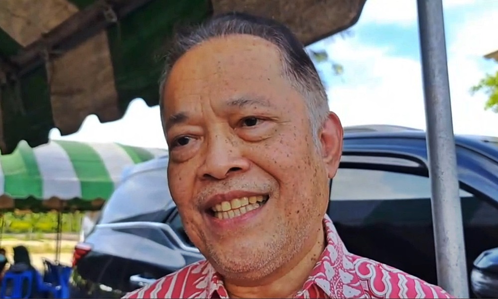 politicalfootball28081