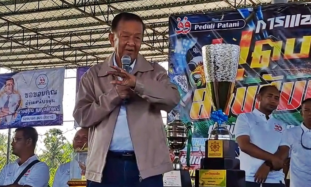 politicalfootball28084