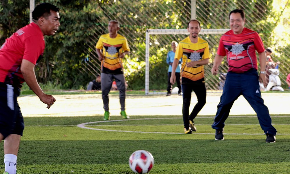 politicalfootball28085