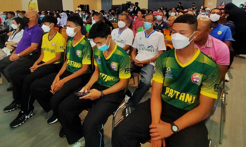 politicalfootball28087