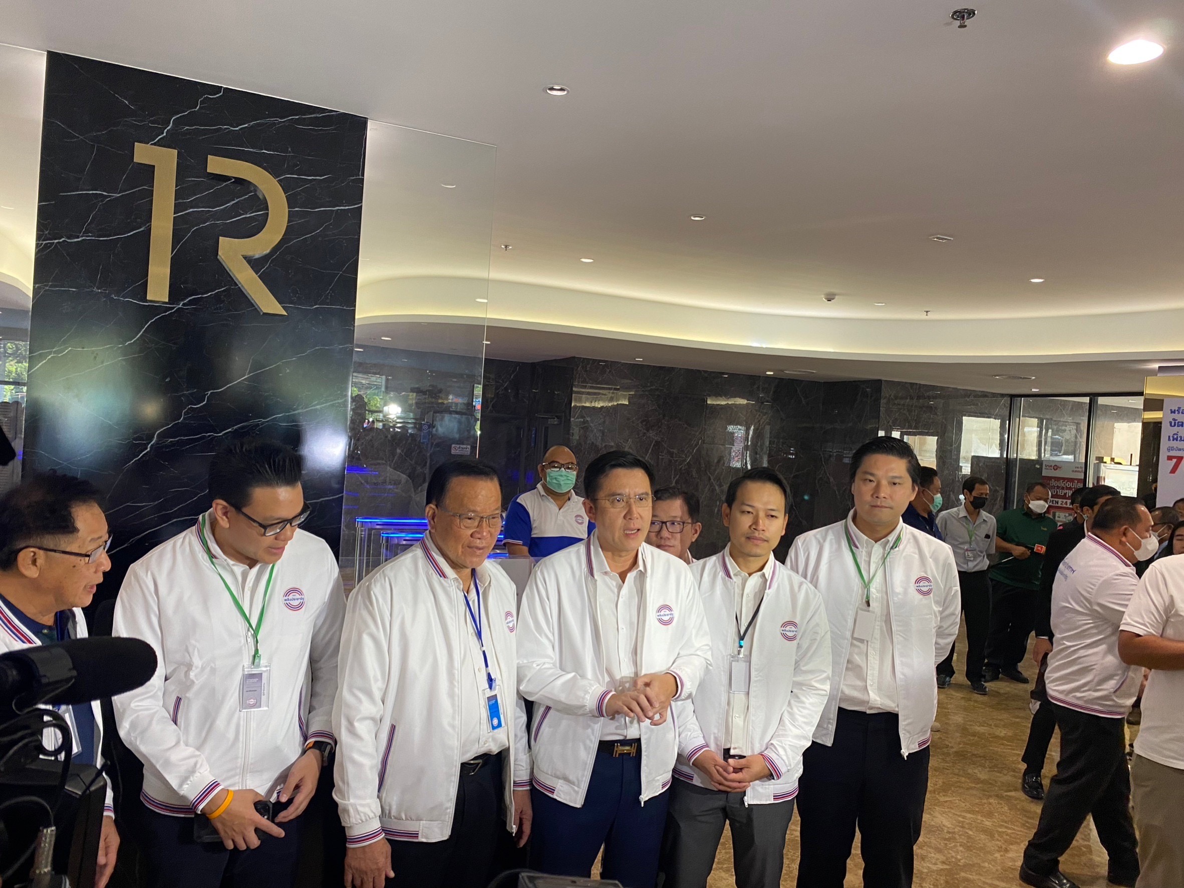 75630B49 D447 4EFD A70E FD2B20225F0D