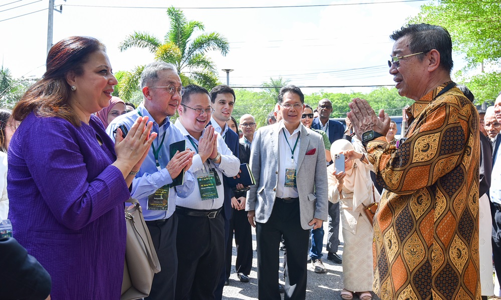 ambassadosvisit180691