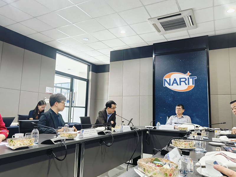 Anek Laothamatas 11 01 3