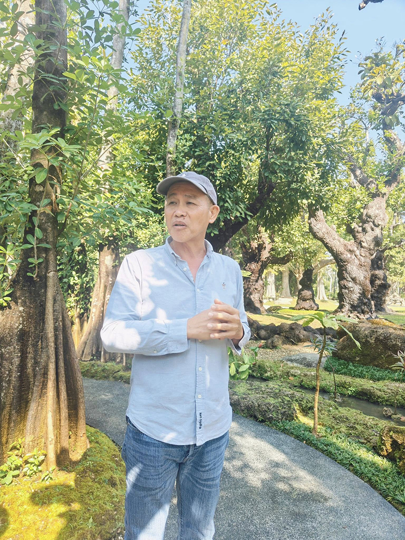 Anek Laothamatas 11 01 4