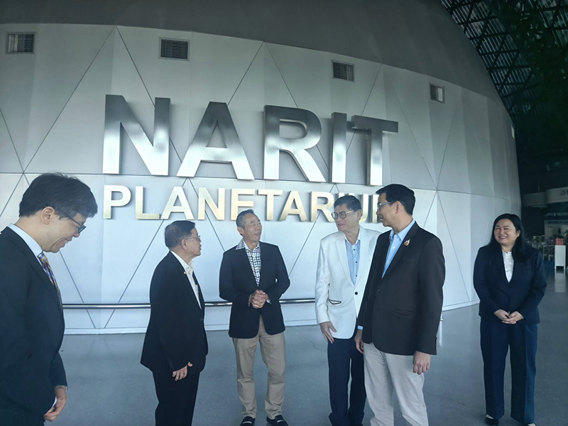 Anek Laothamatas 11 01 7