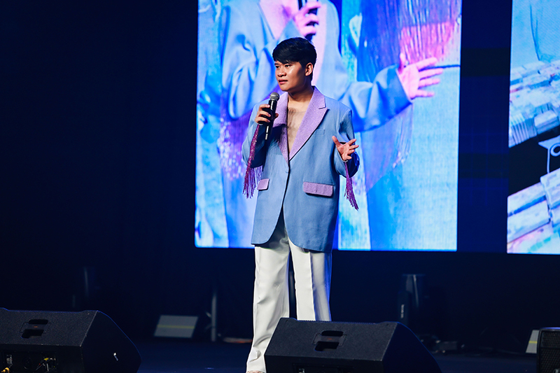 ELEVEN The Moon 23 06 4