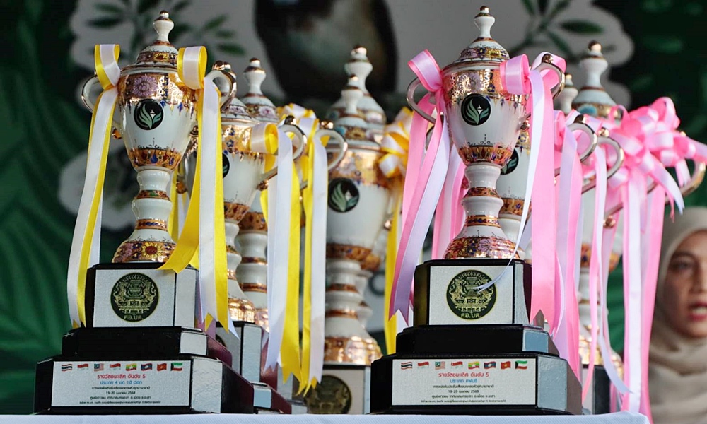 redwhiskeredbulbultawee20046