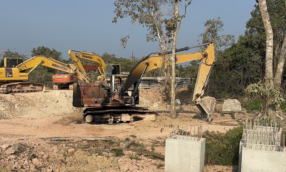 backhoeburnsouth18044