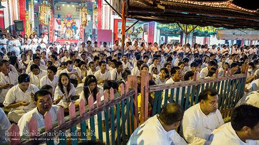 สาธชนหลงไหลเขารวมถอศลกนเจจำนวนมาก