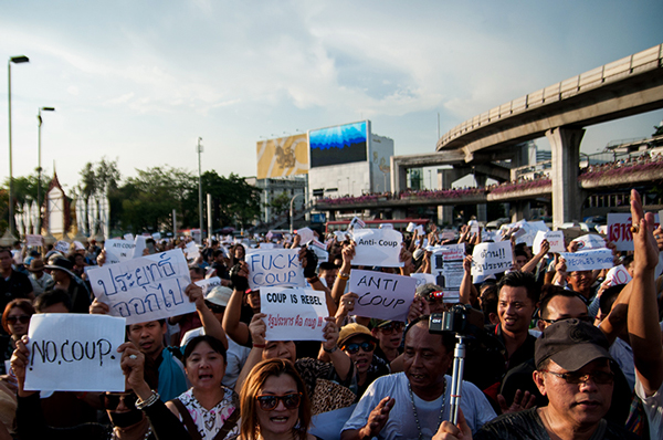 PIC-เดนขบวนตานรฐประหาร-12-