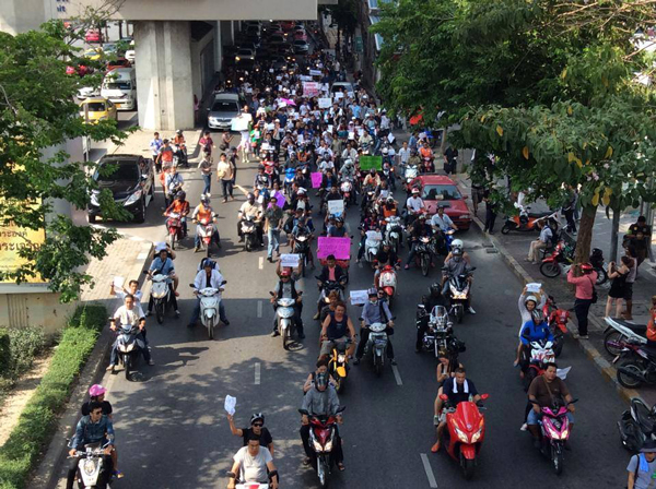 PIC-เดนขบวนตานรฐประหาร-3