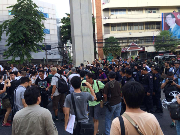 PIC-เดนขบวนตานรฐประหาร-6