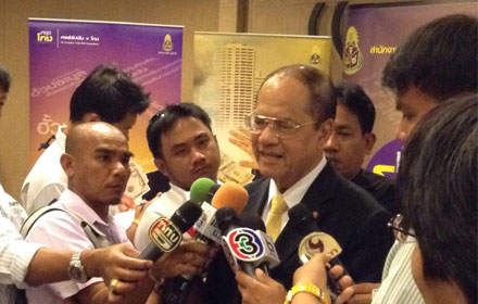 PIC-panthep-10-9-57 1