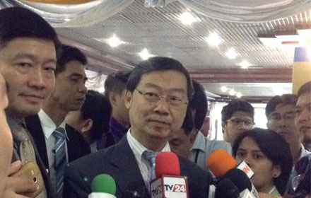 PIC-surachai-1-10-57 1