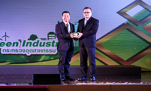 1. คณธญญา ผจก.ฝาย HR รบรางวลจากกรมโรงงานอตสาหกรรม