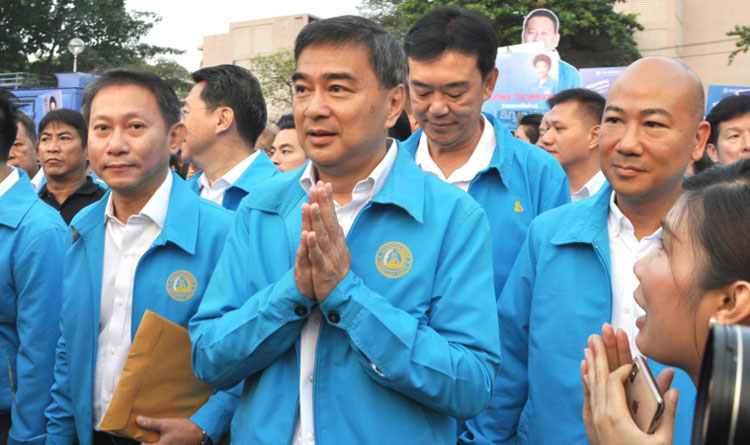 PIC เลอกตง ประชาธปตย 1