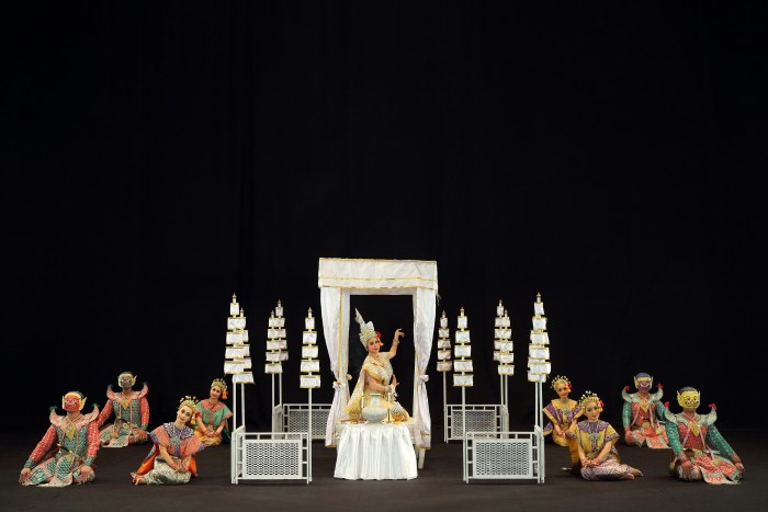 DAY26 0057โขนหนาจอ และโขนชกรอก