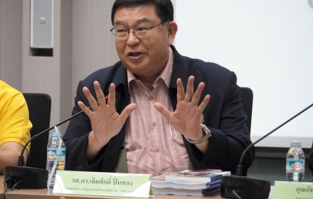 4 รศ.ดร.เจมศกด ปนทอง อดตสมาชกสภาปฏรปแหงชาตและนกจดรายการวทยโทรทศน